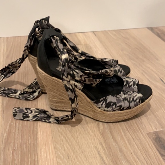 Ugg platform wedges - Picture 2 of 3